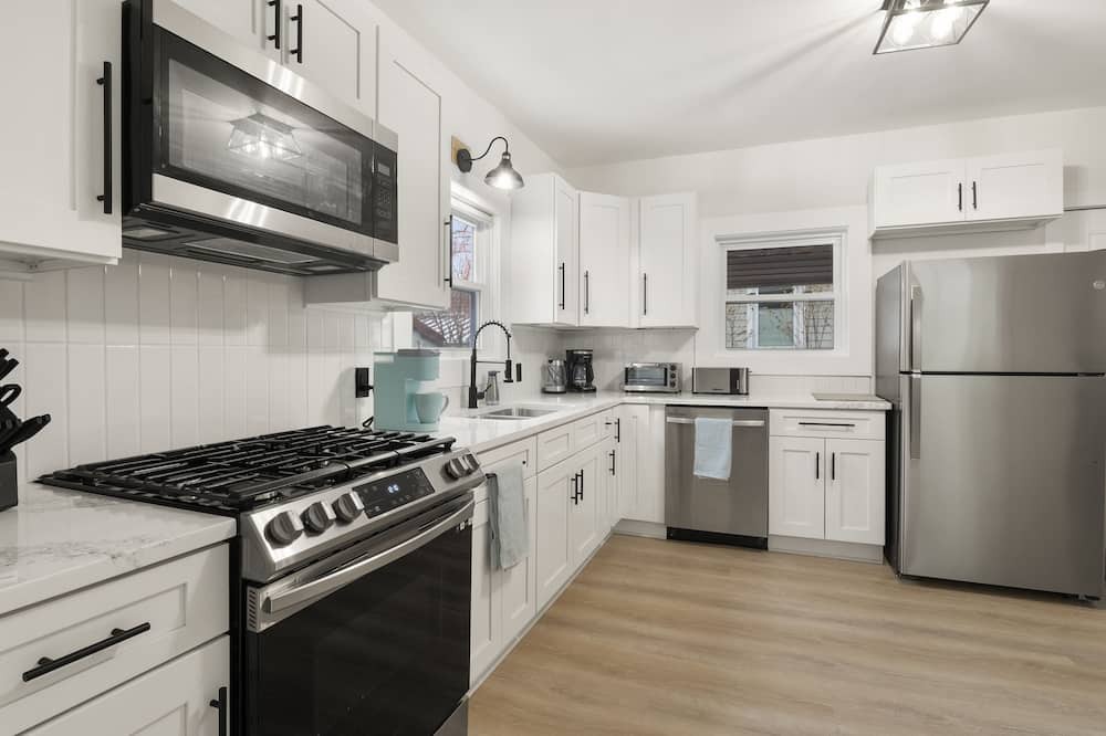 South Wedge House | Modern 4 BR/2 Bath House near University of Rochester