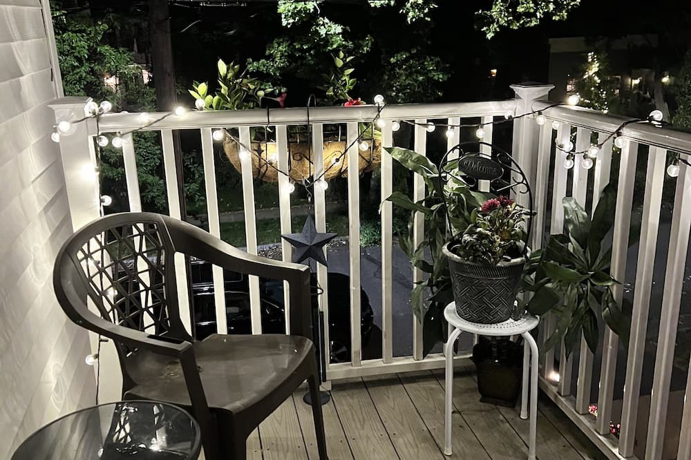 Wallingford Center Apartment | New England Charm is all around this Victorian Home. Choate Parents’ welcome!
