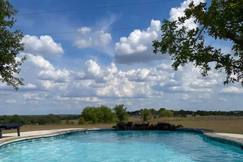 Brenham House | Hilltop getaway w/sweeping views & pool/hot tub