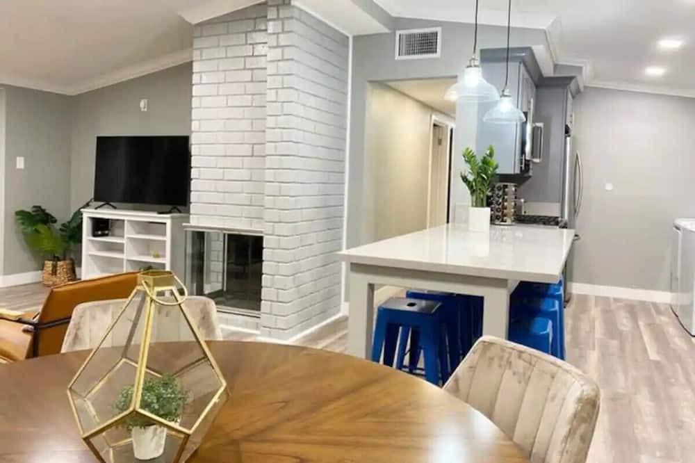 Sherwood Forest and Thistle Development House | Charming 4BD2BR Haven in Anaheim-V