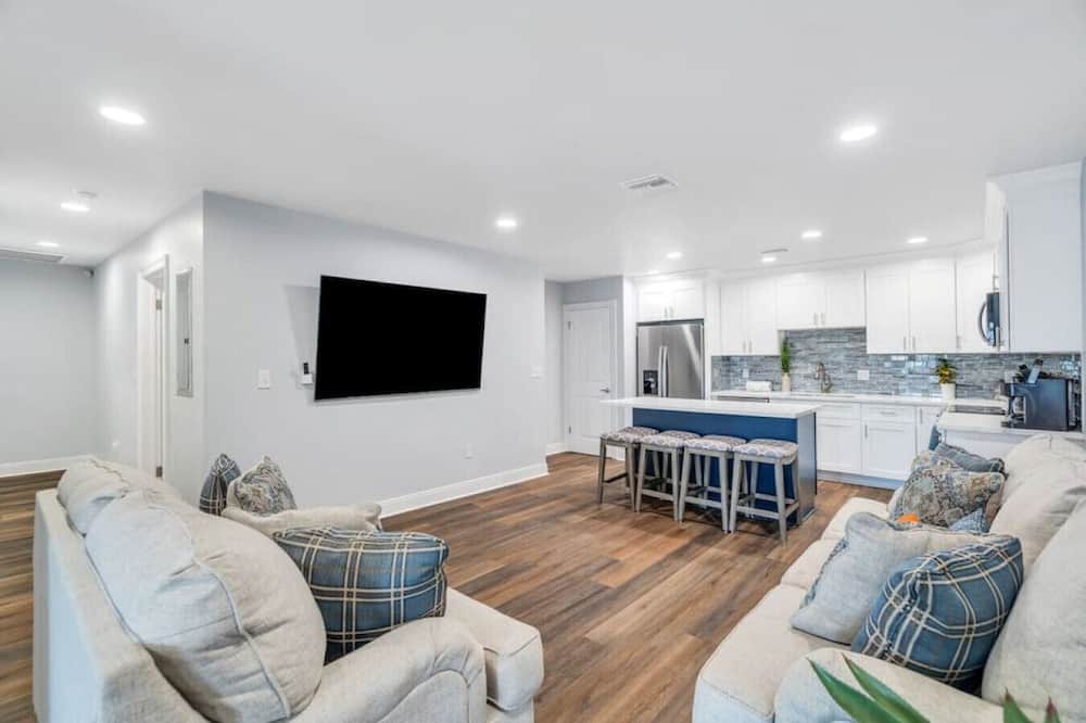 Metairie Apartment | Conveniently Located Contemporary Condos