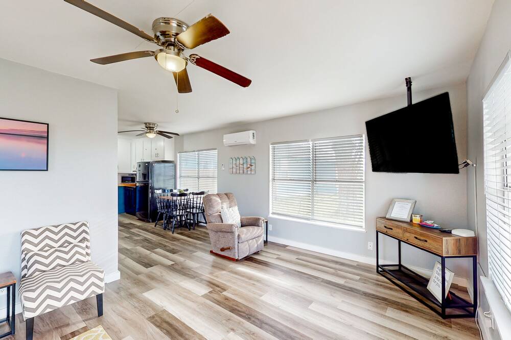 Aransas Pass House | Renovated cottage with private yard, covered patio, & W/D - snowbird-friendly