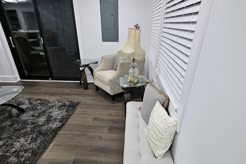 Springfield House | Entire Cozy & Luxury Home in Springfield, VA