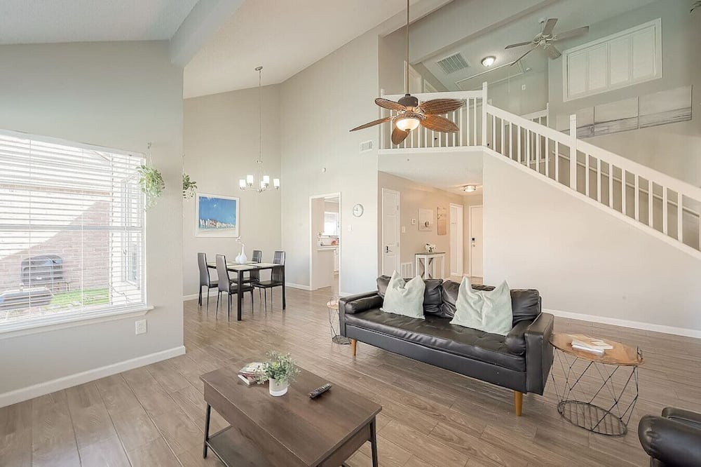 Barker House | Beat the Heat in Katy Tx - Arcade Room & Pool