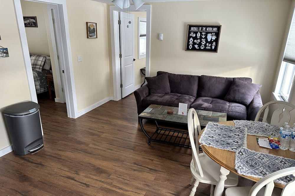 Schroon Lake Cabin | 2 bedroom cabin a mile from the beautiful town of schroon and the lake