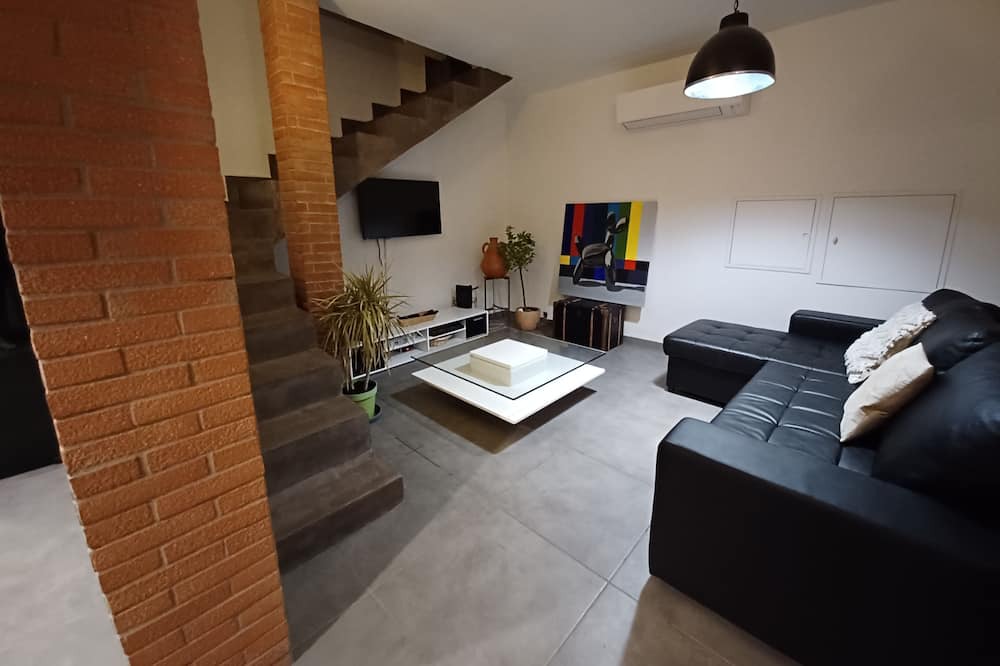 Escalquens House | Vrbo Property