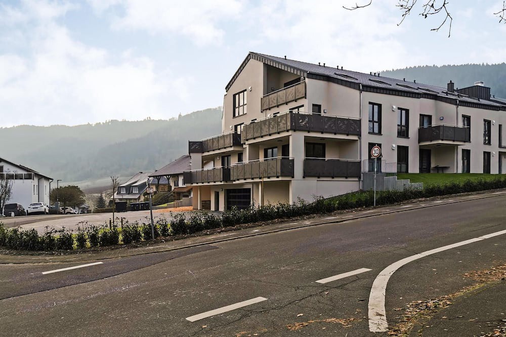 Mehring Apartment | This modern vacation apartment not far from the Moselle welcomes you with a wonderful view of the co