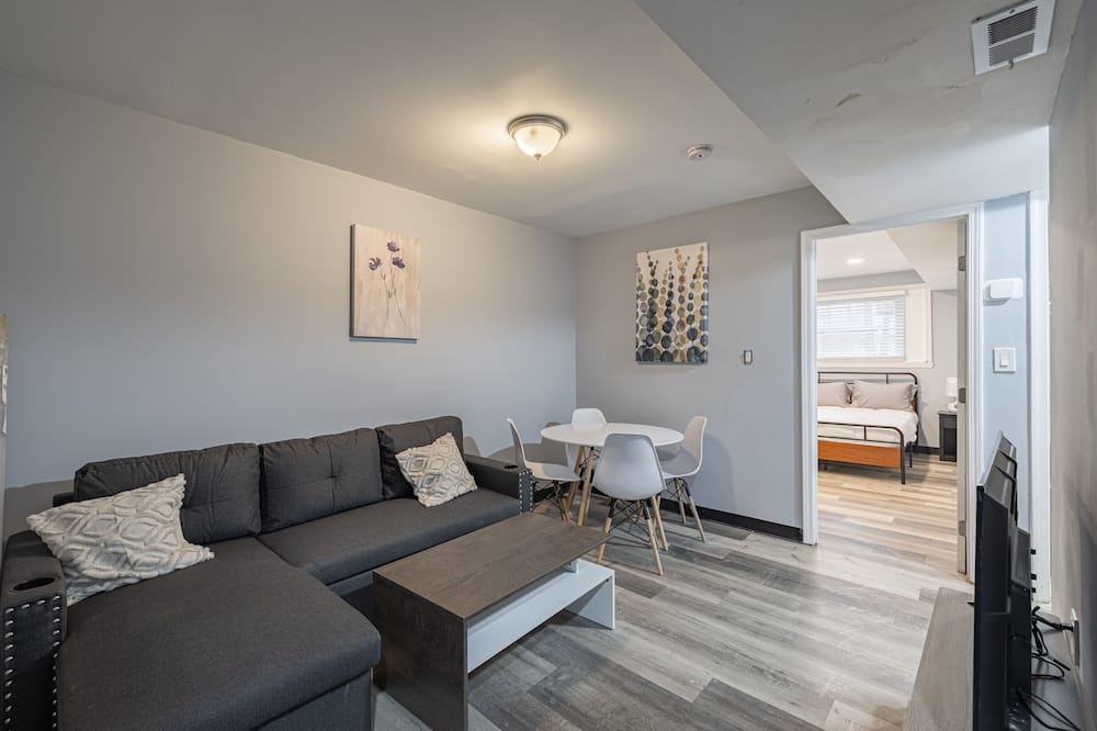 Anacostia Condo | Modern Lux 2 Bedroom Condo Near Sites with Easy Parking