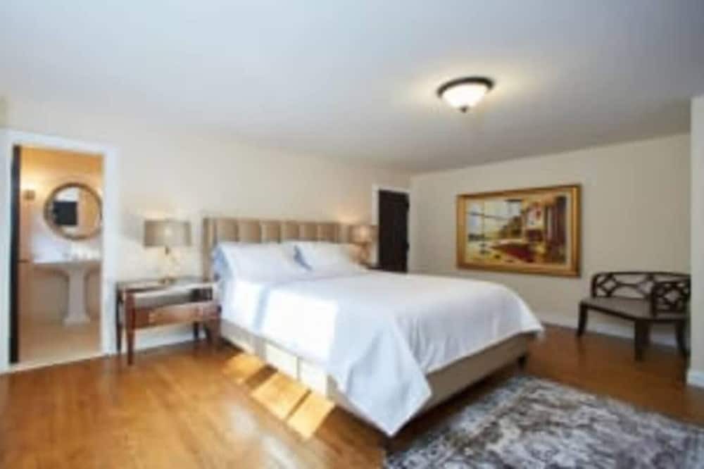 Remsenburg Villa | Villa Cedar Remsenburg Hamptons