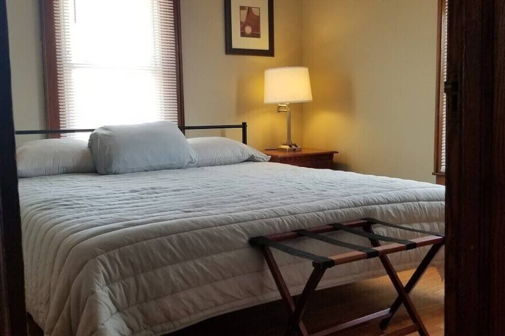 Dunbar House | Basics on a Budget