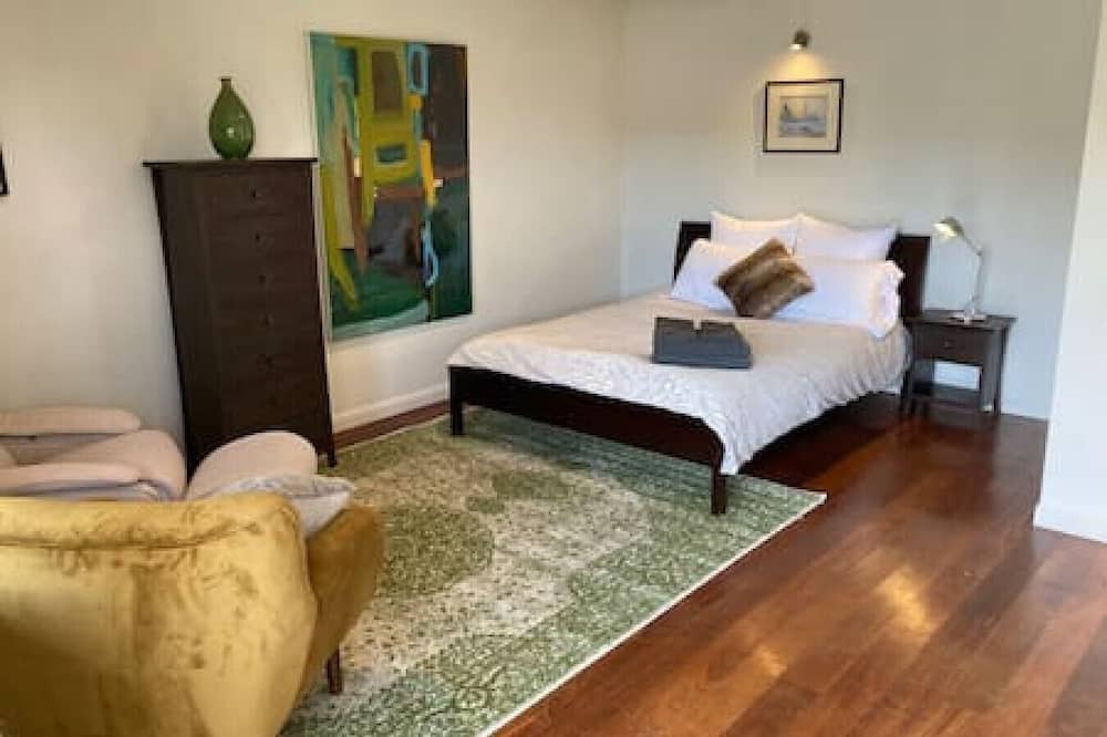 Grey Lynn Apartment | Stylish Grey Lynn studio