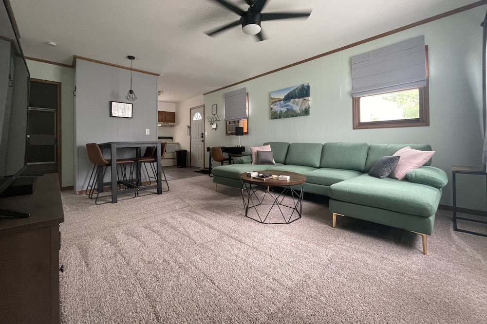 Houghton Lake Cabin | Centrally located and about 120 steps to shore. Dog Friendly!