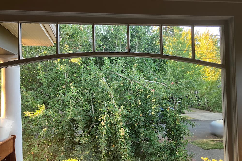 Sellwood-Moreland House | Sellwood retreat has it all