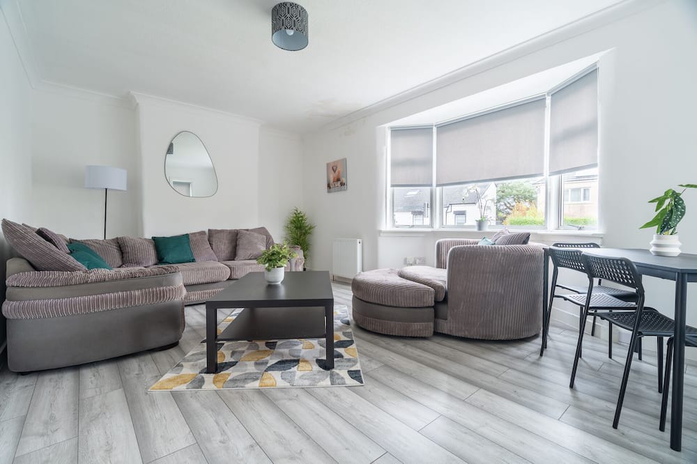 Bailleston House | Snug Modern Home in Eastern Glasgow