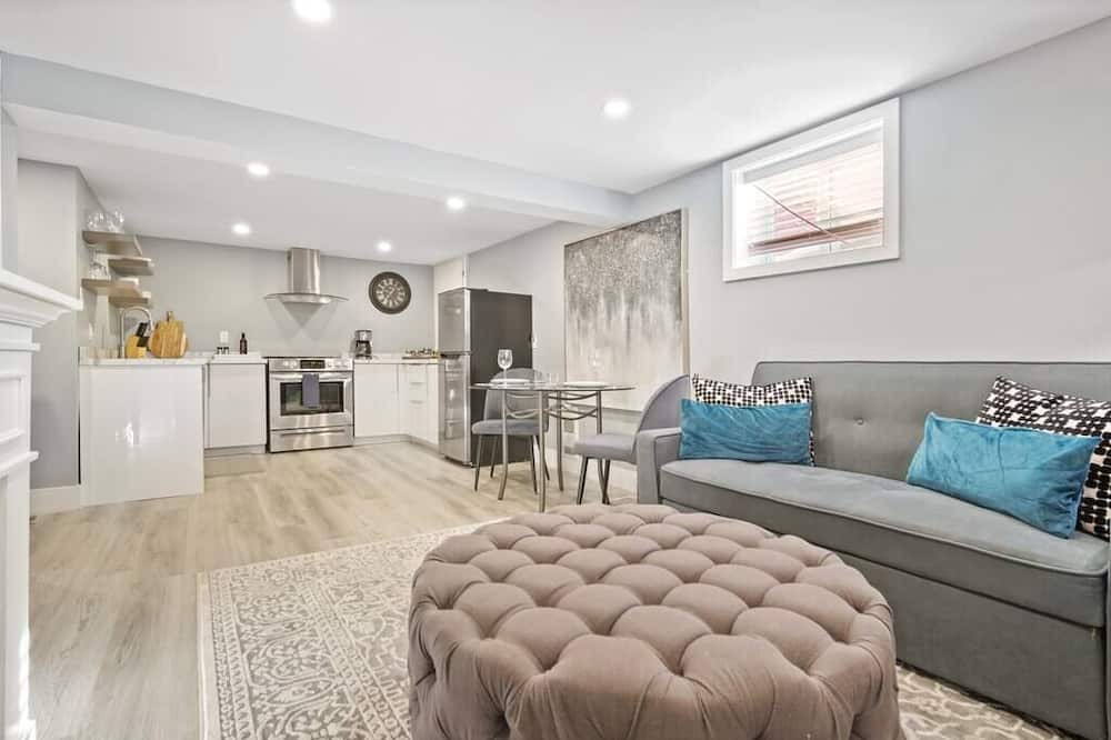 Terra Nova Apartment | Cozy Cove for 2 close to amenities!