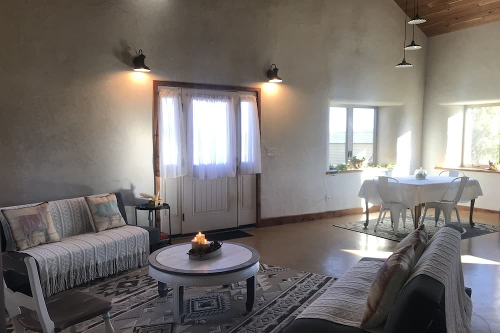 Middletown Cottage | Strawbale Farmhouse in Middletown