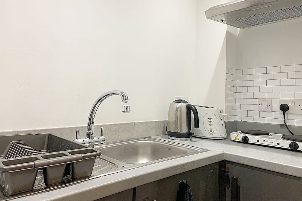 Ealing Common Apartment | Entire Flat W London, Near Heathrow & City Centre