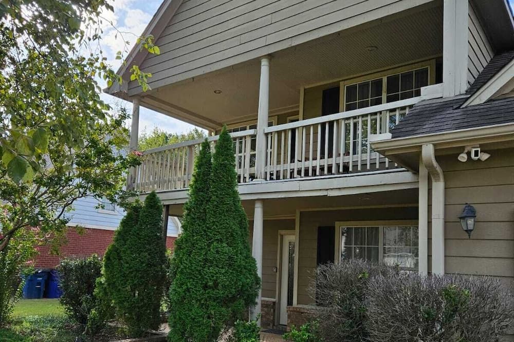 Olive Branch House | Spacious, State Line, Private Pool with king Beds