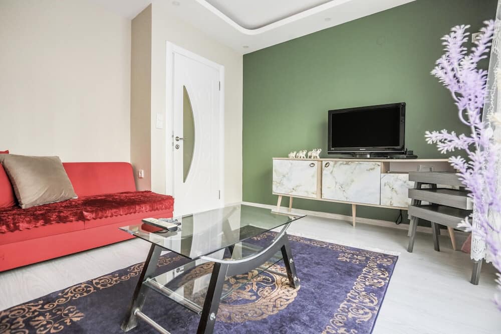 Kucukcekmece Apartment | Flat Close to Shopping Malls in Kucukcekmece