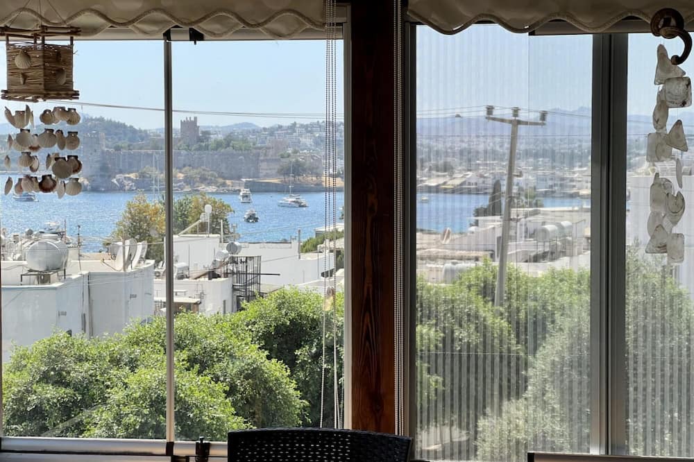Bodrum City Center Apartment | House Close to Beach with a Sea View in Bodrum