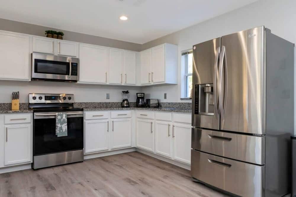 Lake Wilson Preserve House | Beautiful 5Bd Single Family w Game Room 106 Lake Wilson Preserve