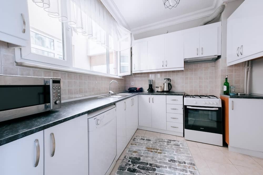 Moda Apartment | Flat w Balcony 3 min to Moda, 7 min to Bull Statue