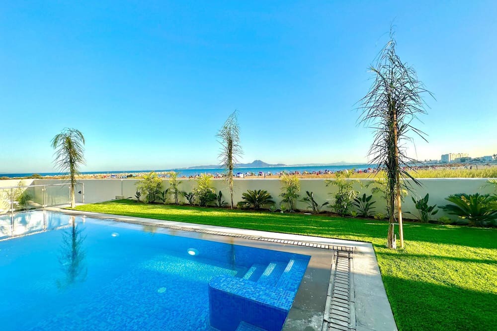 Amilcar Villa | Omnya Carthage Frontsea Luxury Villa