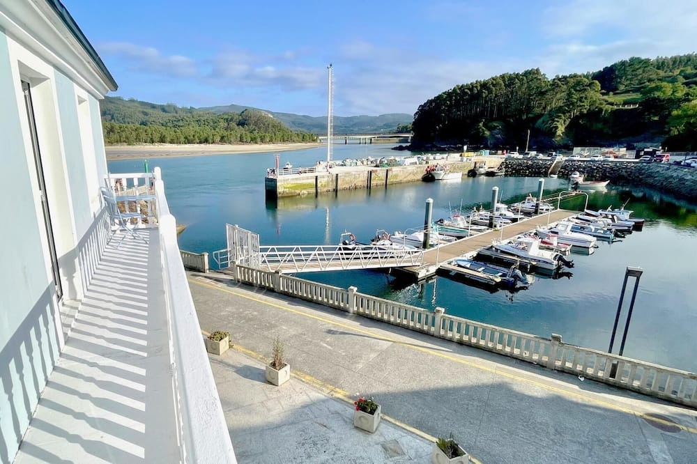 Porto do Barqueiro House | The Cliffs - Barqueiro & Blue