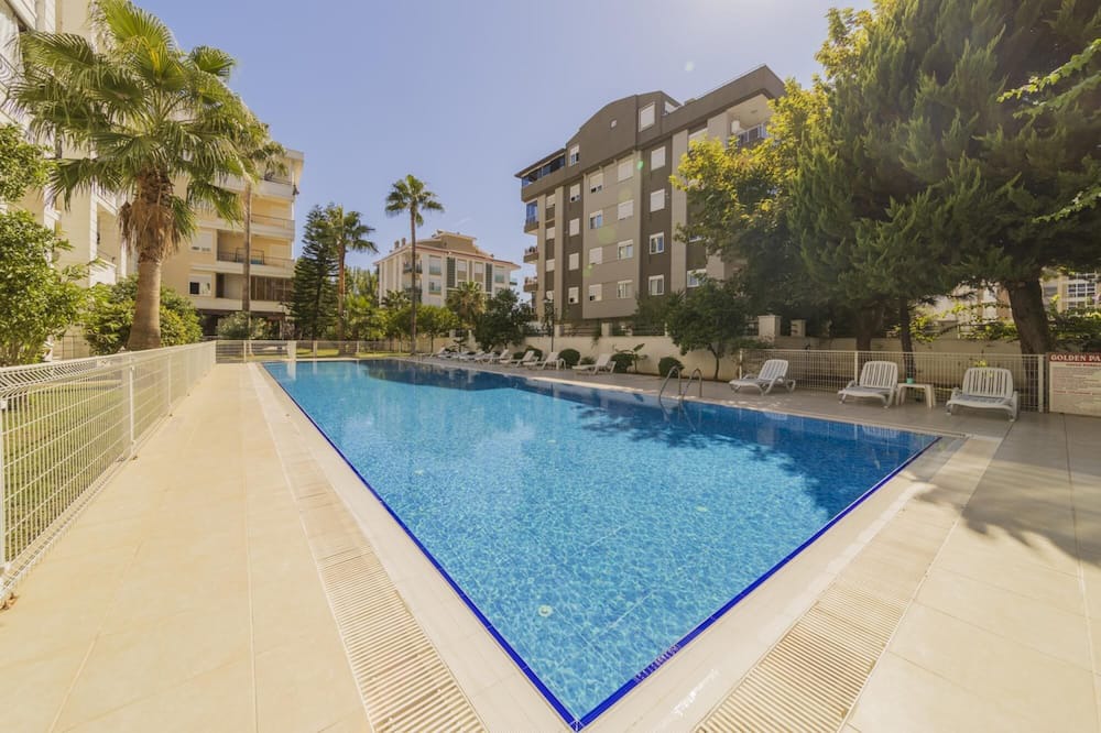 Konyaalti Apartment | Flat w Pool Garden and Balcony 7 min to Beach