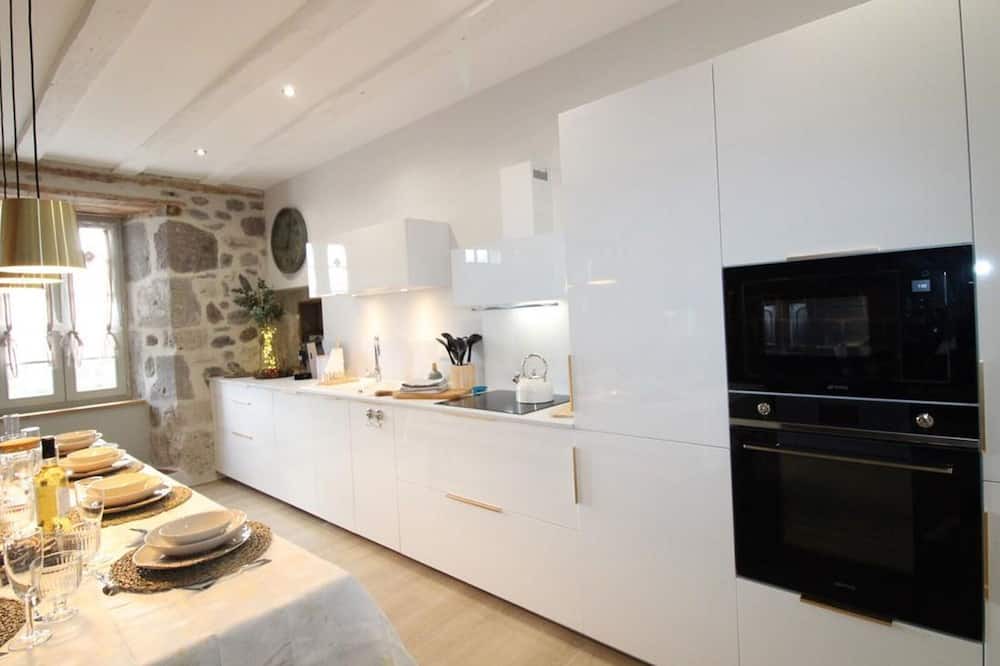 Thiezac Cottage | Gite Thiézac, 4 bedrooms, 9 persons