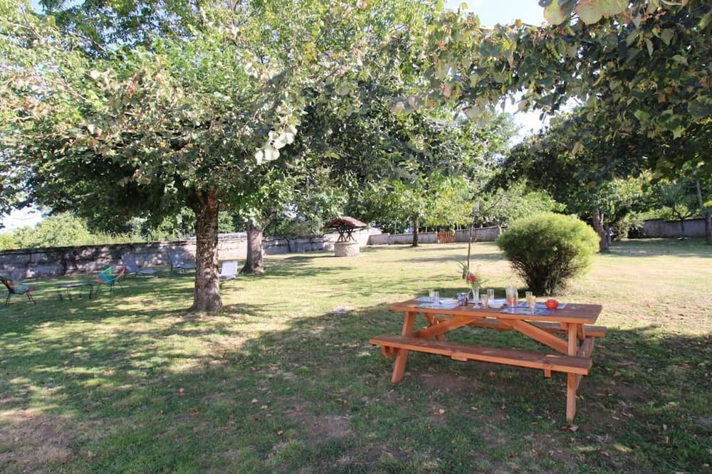 Champagnac Cottage | Gite Champagnac, 3 bedrooms, 6 persons