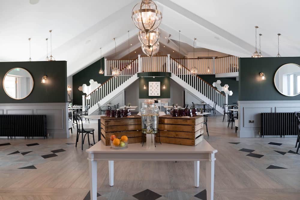 Chittlehamholt Cabin | The Mole Resort sleeps 4 guests in 2 bedrooms