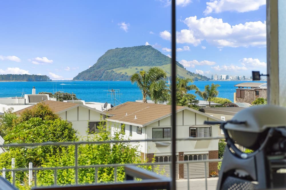 Otumoetai House | Seaviews on Seaway - Tauranga Holiday Home