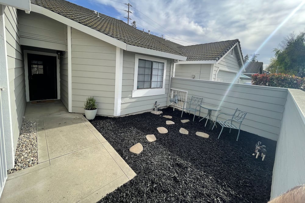 Modesto House | Cozy home in North Modesto