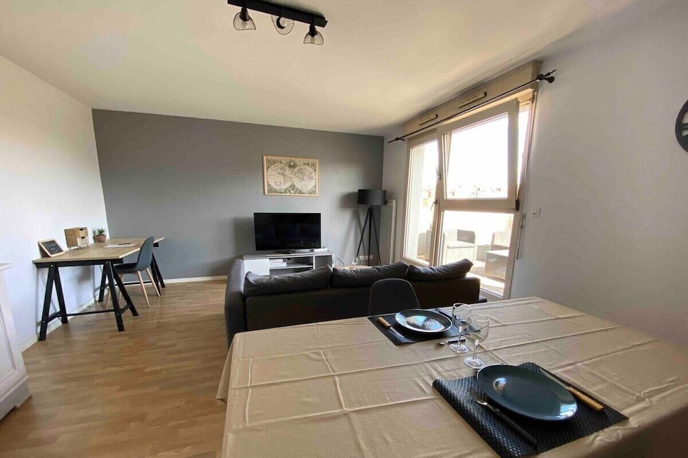 Saint-Serge Apartment | Casa Pixel - spacious 2-room apartment
