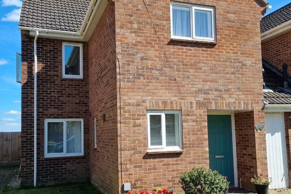 Chettisham House | Pets Welcome - Military TLA