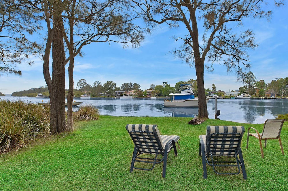 Dora Creek House | Dawn To Dusk River Retreat