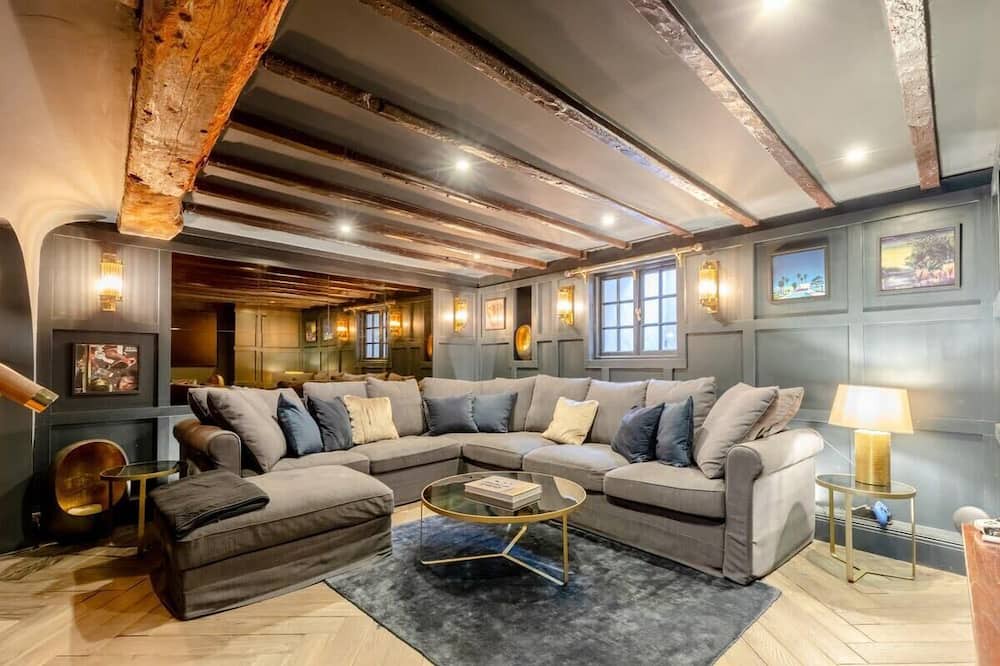 Greenwich West House | Elegant & Modern 5BD Home w/ Garden - Greenwich!