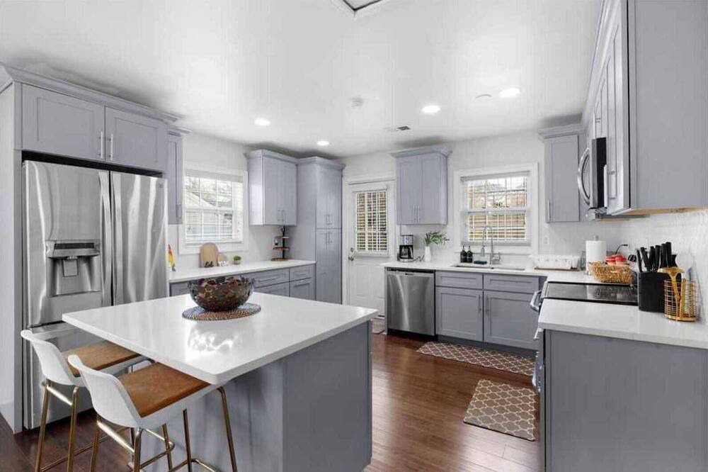 East Lake House | 3B3B/No Steps/Fully Furnished/Fenced Backyard #41976