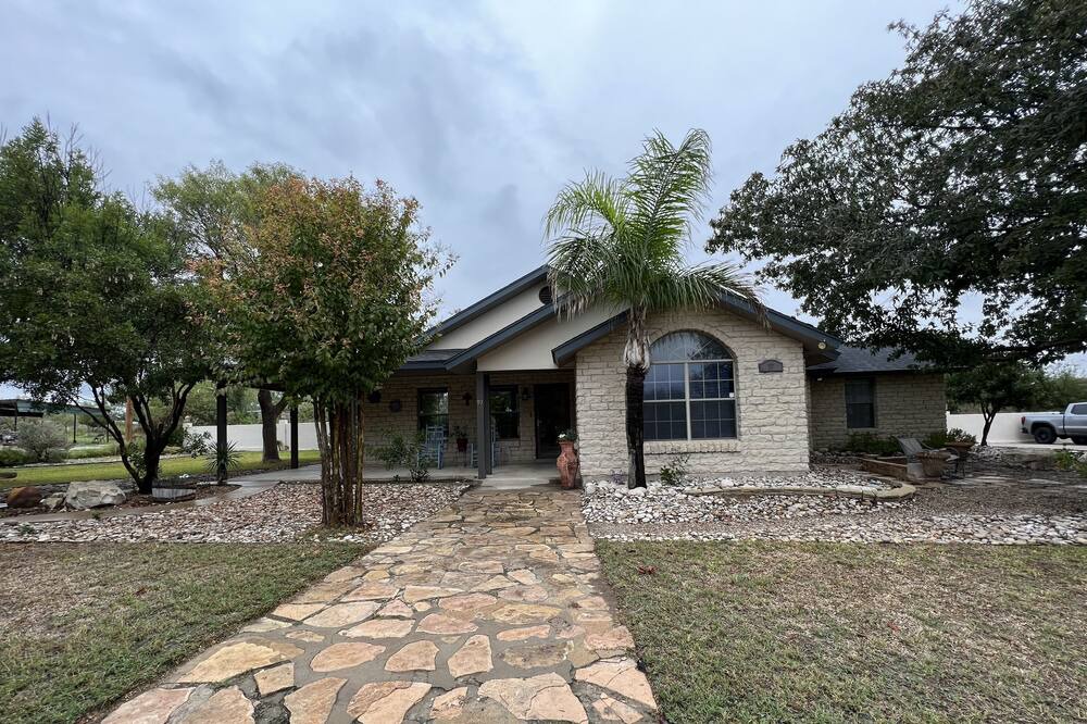Amistad National Recreational Area House | Wake up to the soothing sounds of nature. Short-term. Weekly/monthly discounts.