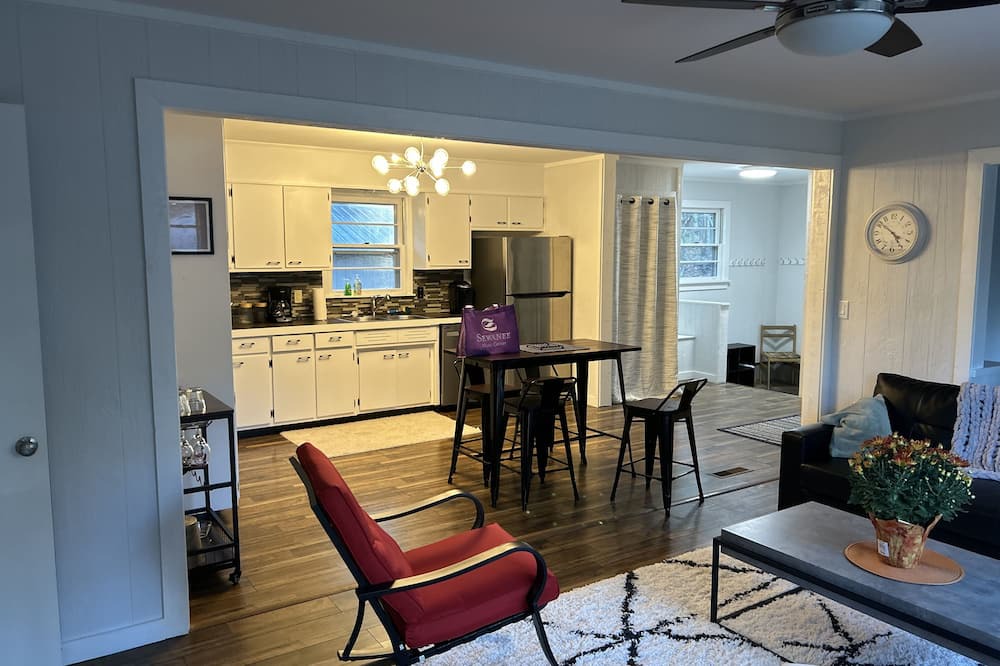 Saint Andrews House | Cozy house on the Domain - walk to the Sewanee Village, trails, and campus.