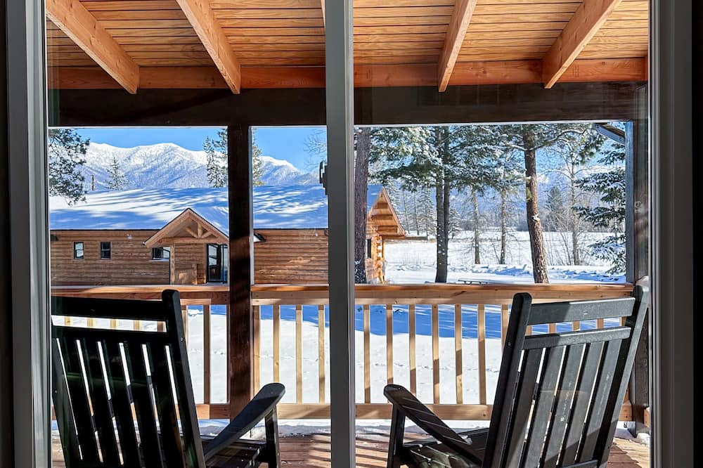 Creston Cabin | Nordic Cottage Style Cabin. 30 Mins from Glacier Park. Mtn Views and Pond Onsite