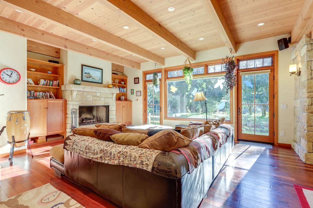 Las Positas House | Sunny Santa Barbara Getaway - Bike to the Beach!