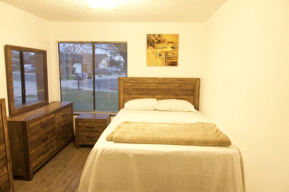 Ceres House | Newly Renovated Peaceful Home in Ceres