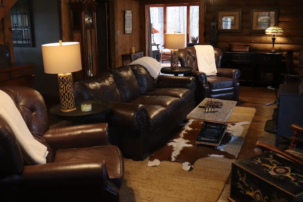 Calhoun Cabin | Holland House Cabin