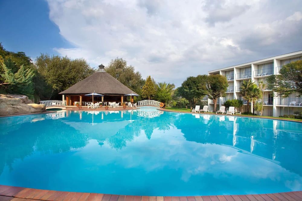 Maseru House | A Haven of Comfort & Convenience: Pool View, Shuttle Service and Free Parking!