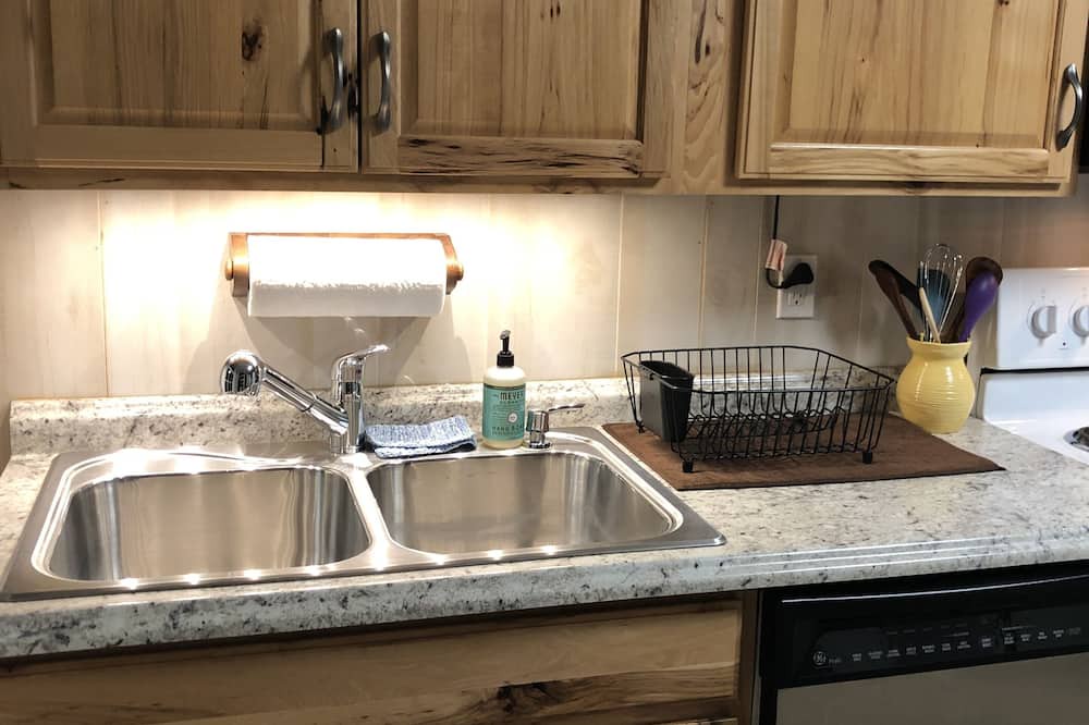 McGaheysville Cabin | Authentic, Spacious 1820 log cabin, close to Massanutten, JMU