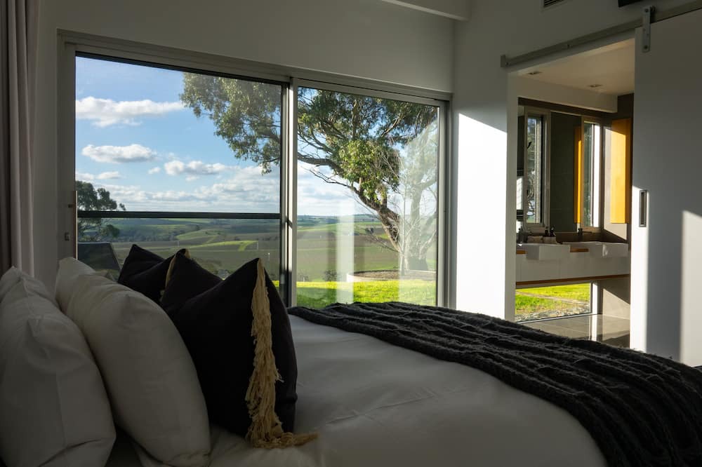 Lyndoch House | Barossa Glasshouse - an idyllic escape with stunning views of the Barossa Ranges