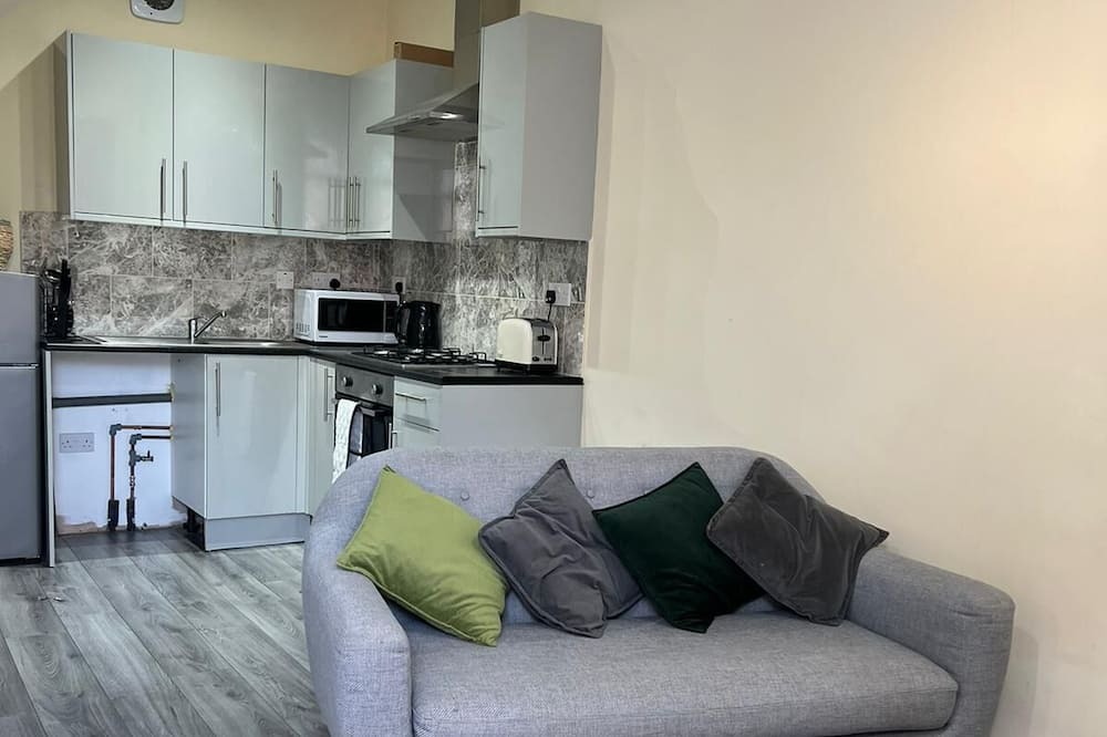 Boleyn House | Cosy 2 Bed House in East Ham