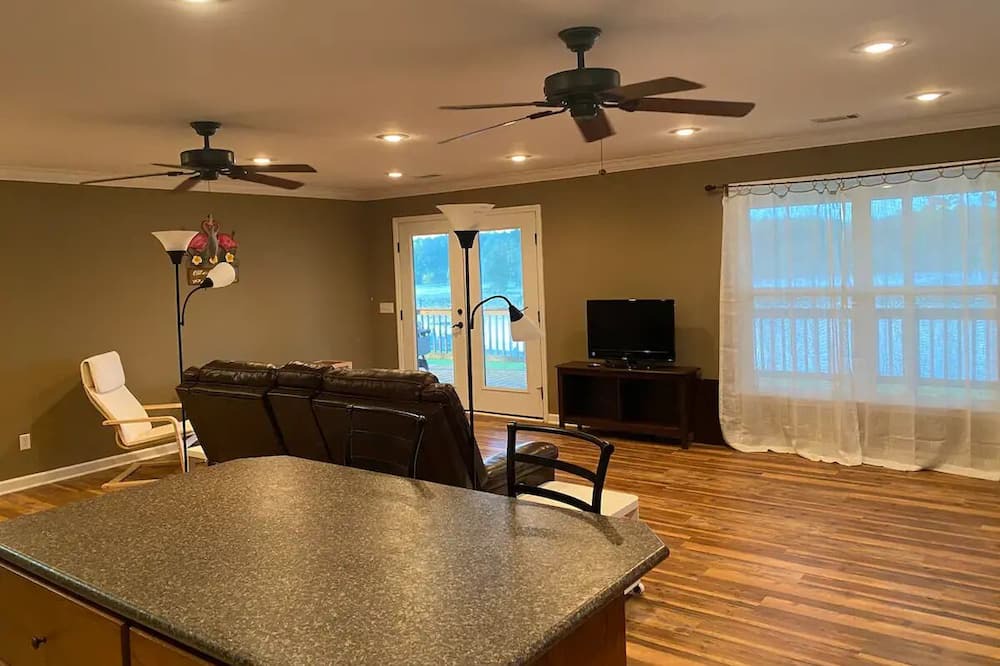 Lowndesboro Cottage | A nice quiet little place on the Alabama River